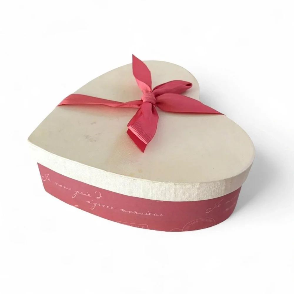 Williams Sonoma heart shaped plate set